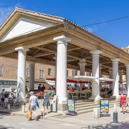 Le Paolina A Quelques Metres De La LʼÎle-Rousse