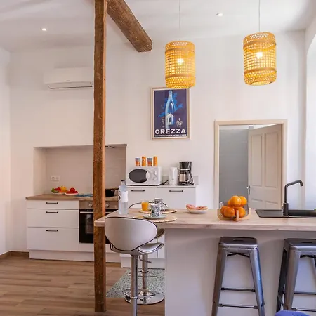 Le Paolina A Quelques Metres De La LʼÎle-Rousse