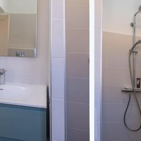 Le Paolina A Quelques Metres De La *