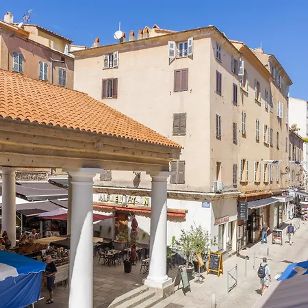Le Paolina A Quelques Metres De La LʼÎle-Rousse