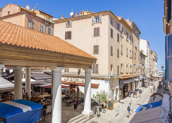 Le Paolina A Quelques Metres De La L'Ile-Rousse (Corsica)