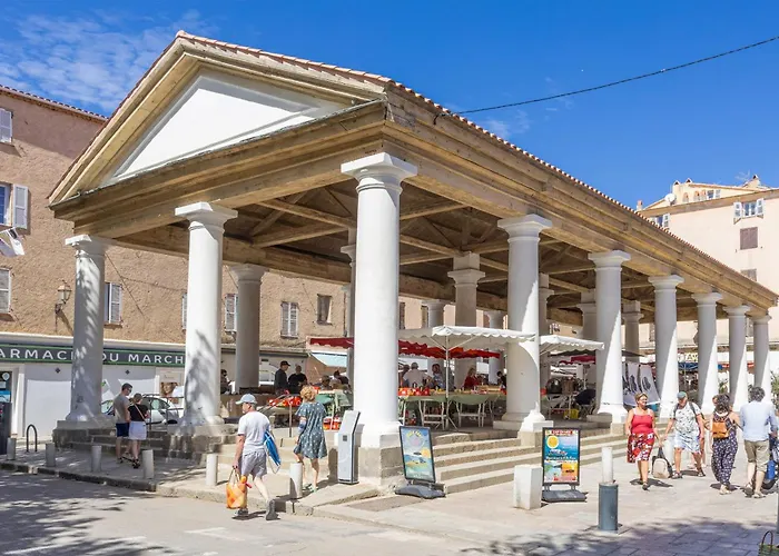 Le Paolina A Quelques Metres De La L'Ile-Rousse (Corsica)