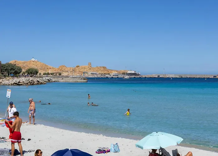 Le Paolina A Quelques Metres De La * L'Ile-Rousse (Corsica)